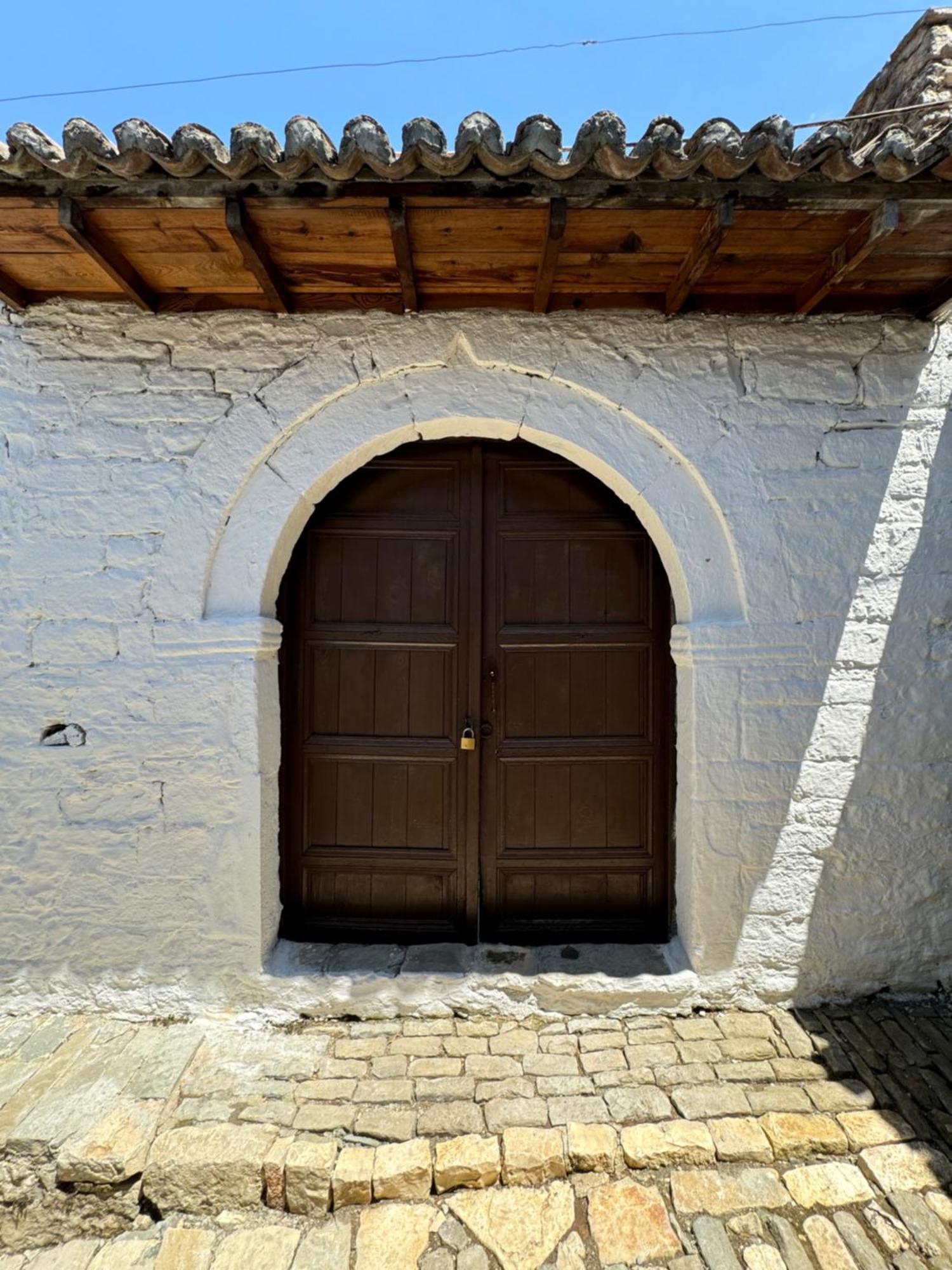 Meroli Guesthouse - Unesco Quarter Berat Exterior foto